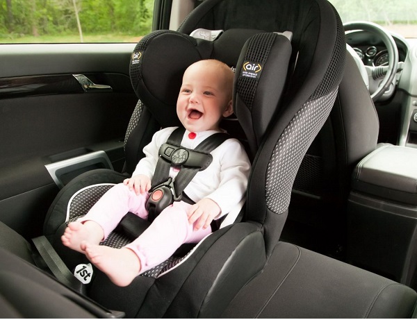 Cách chọn mua ghế cho trẻ sơ sinh trên ô tô giá rẻ nhất
